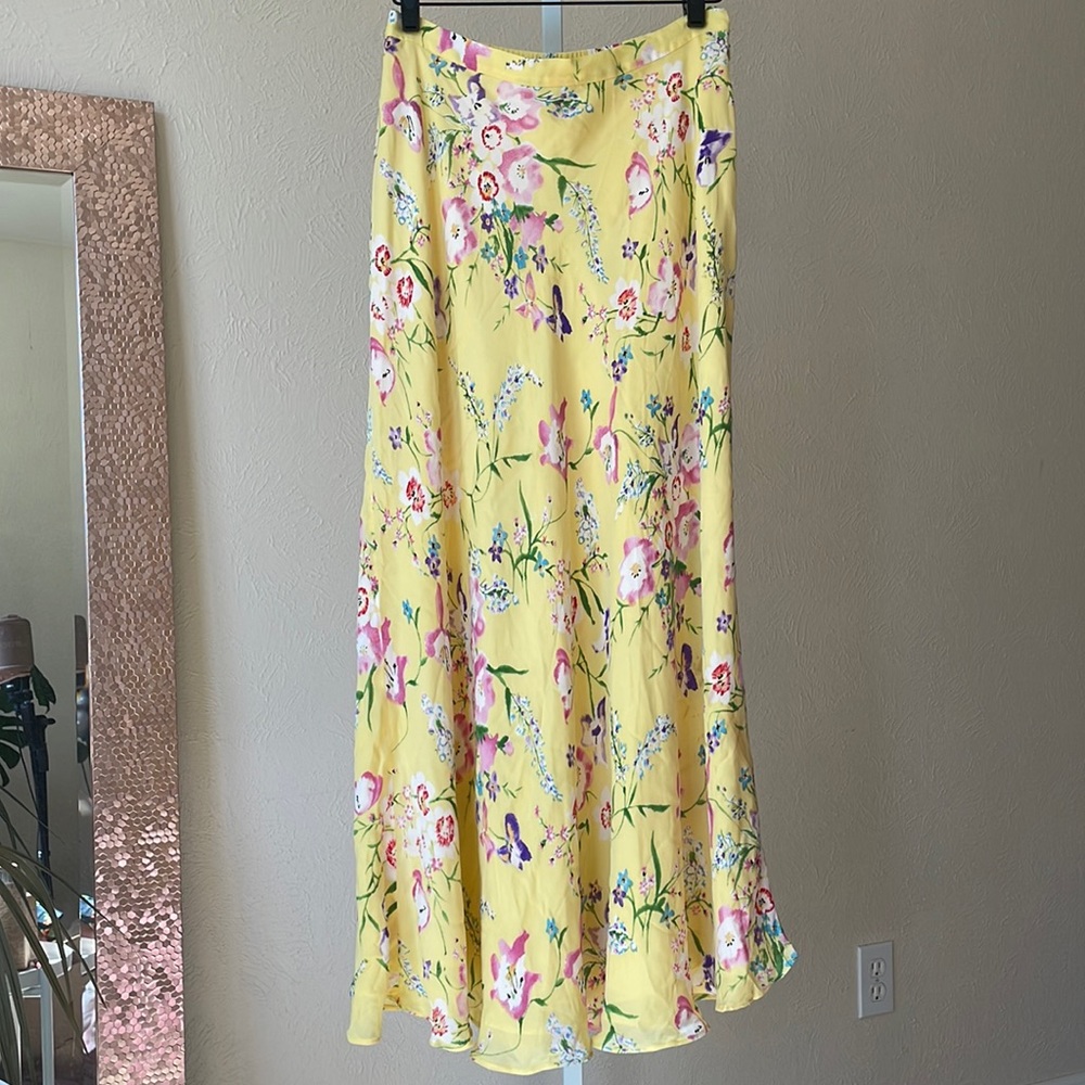 Saks Fifth Avenue Folio collection beautiful floral 100% silk skirt